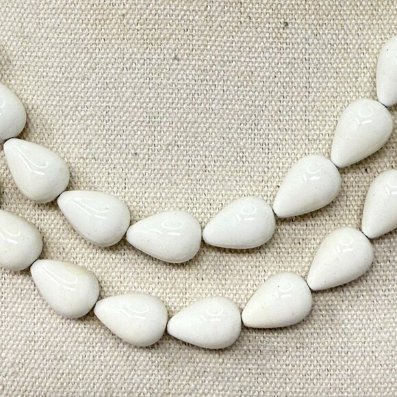 Vintage Beaded Necklace White Retro Look Teardrop Bead Double Strand Mid-Century - Picture 7 of 8